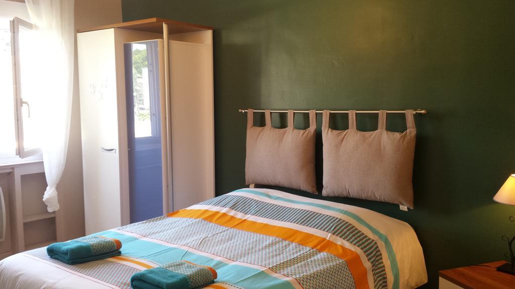 Chambre D'Hotes Le Cypres Bleu Roussillon  Exteriér fotografie